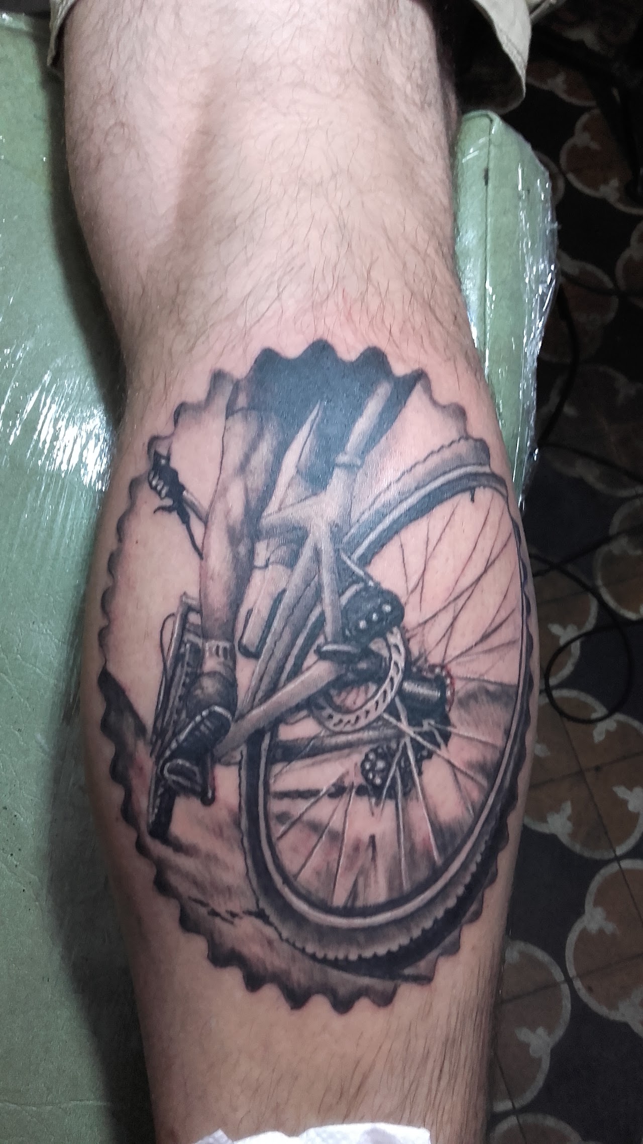 Sesión de tatuaje en Gale Tattoo